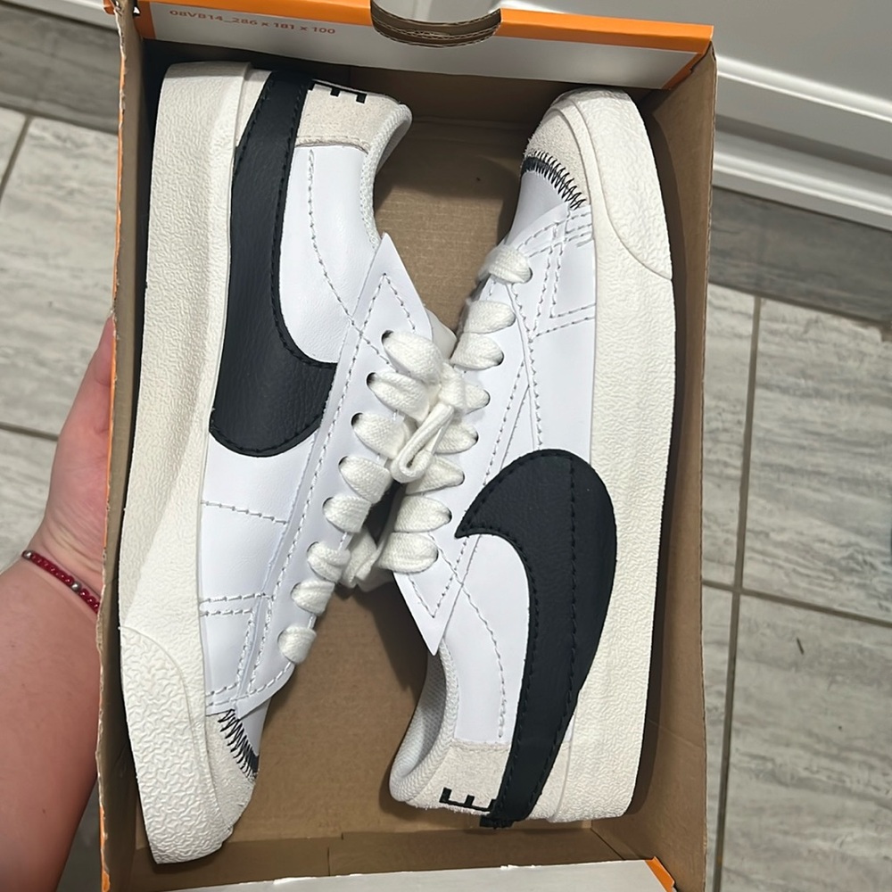 Nike Women’s Blazer Low (NEW)